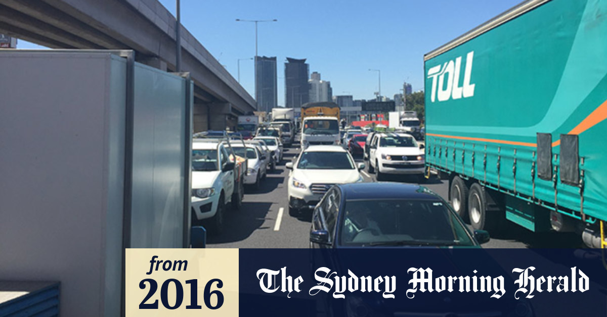 Video West Gate Bridge crashes causes traffic chaos